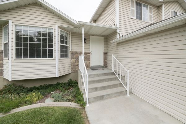 White Vinyl Siding Replacement in Park City